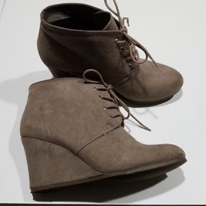 Taupe Wedge